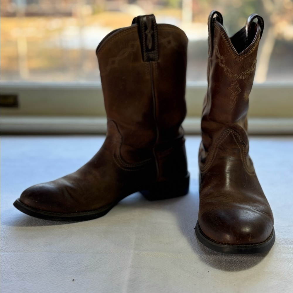 Ariat cowboy boots size 7.5 B